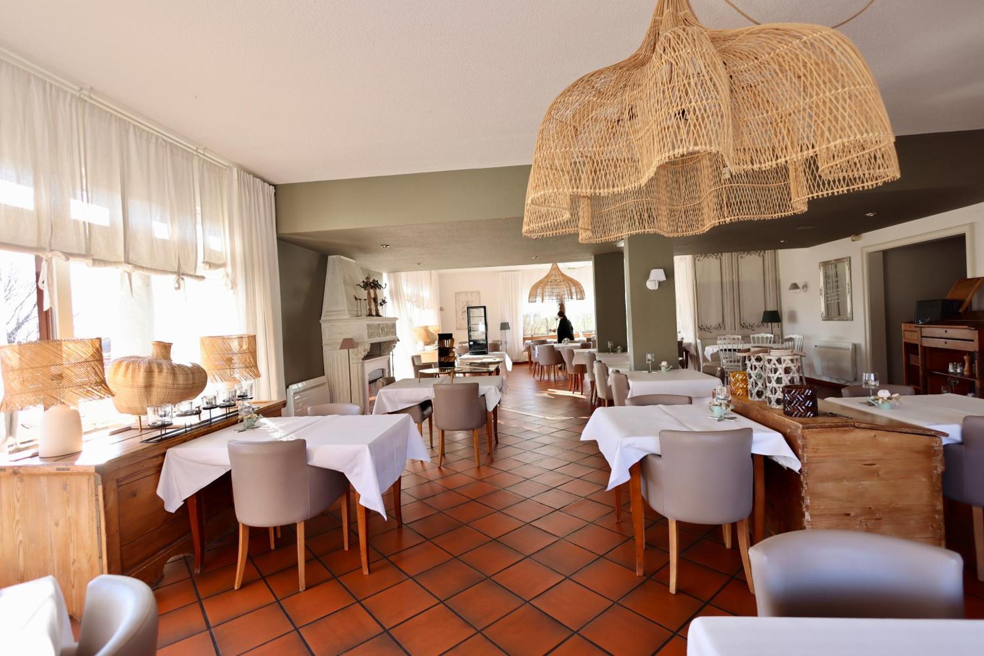 Hotel Restaurant Verger Des Chateaux, Route Des Vins Haut-Koenigsbourg ディーフェンタール エクステリア 写真