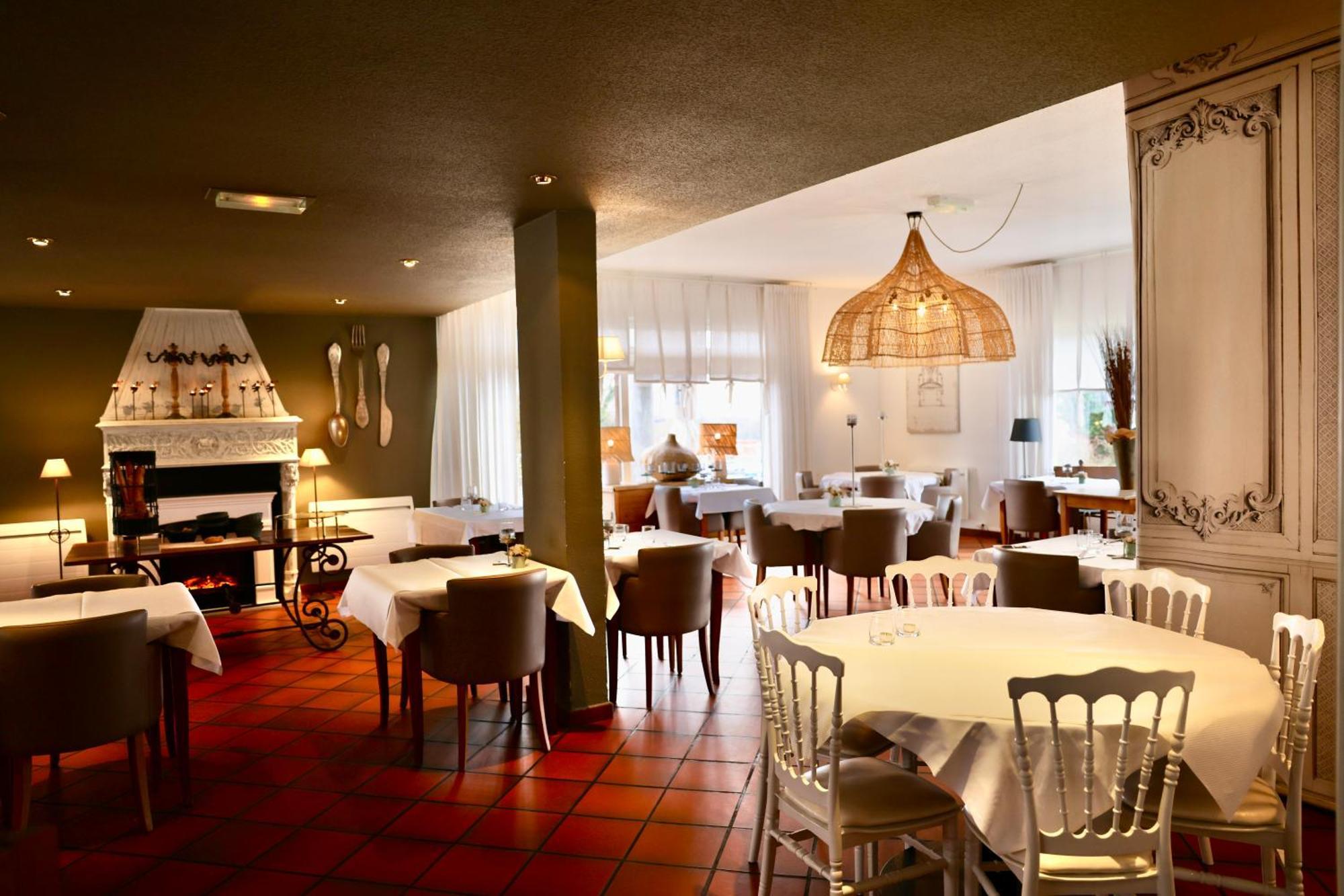 Hotel Restaurant Verger Des Chateaux, Route Des Vins Haut-Koenigsbourg ディーフェンタール エクステリア 写真